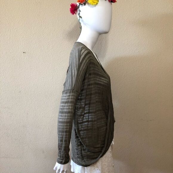 Bobeau Shadow Stripe Faux Wrap Top Size Medium - Picture 5 of 8